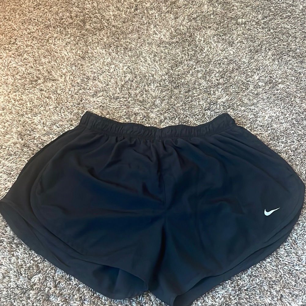 Black Nike shorts size large